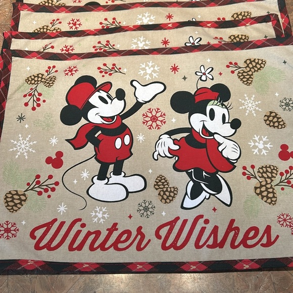 Disney Winter Wishes set of four Mickey and Minnie Mouse placemat. - Picture 11 of 11